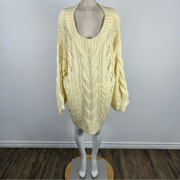 Fantastic Fawn Knit Sweater Beige Oversize Pullover Cold Shoulder Scoop Neck M - Picture 1 of 10